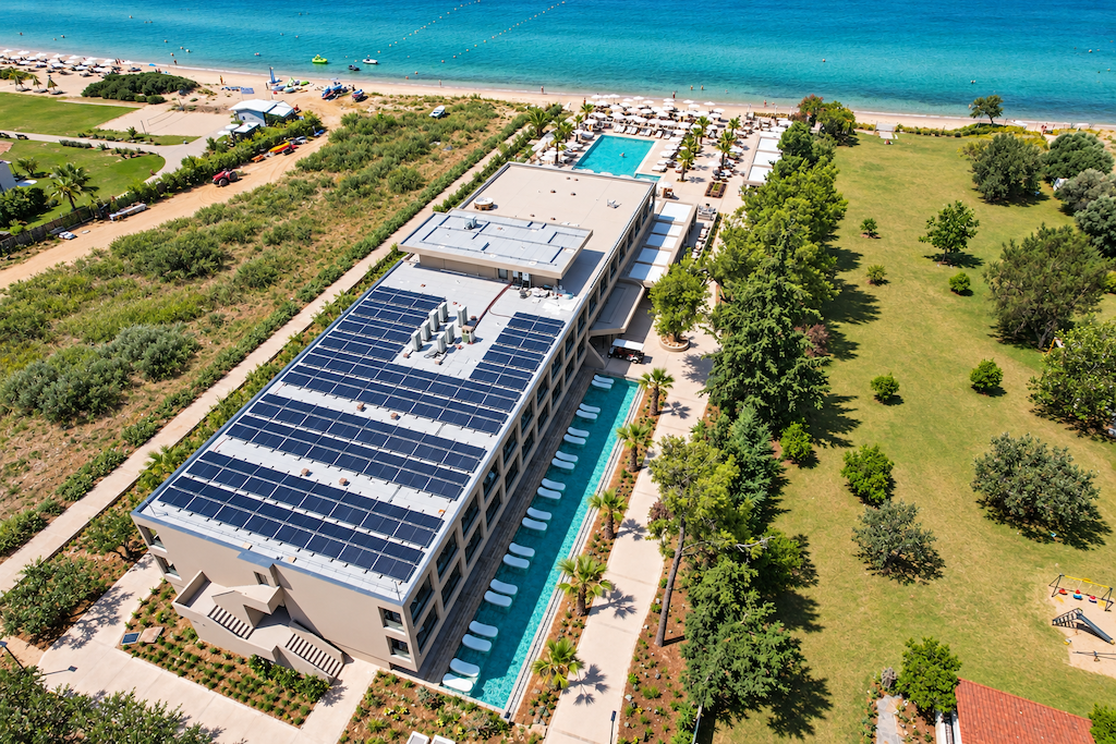 Фотоволтаична централа на покрива на Medite Kassandra Resort, Гърция